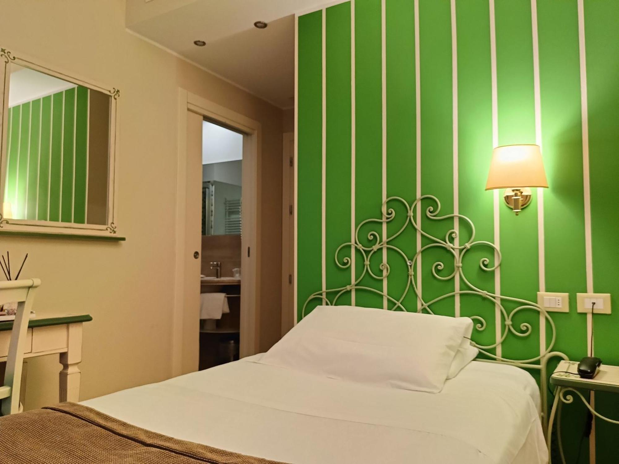 Single Room,1704952692:JPEG